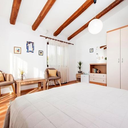 Studio And Room Tea โรวีน ภายนอก รูปภาพ