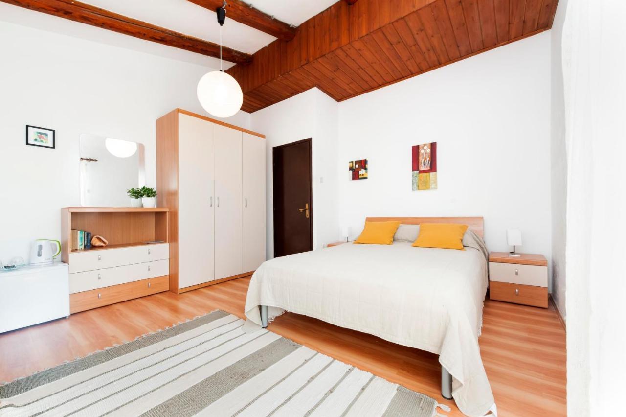 Studio And Room Tea โรวีน ภายนอก รูปภาพ