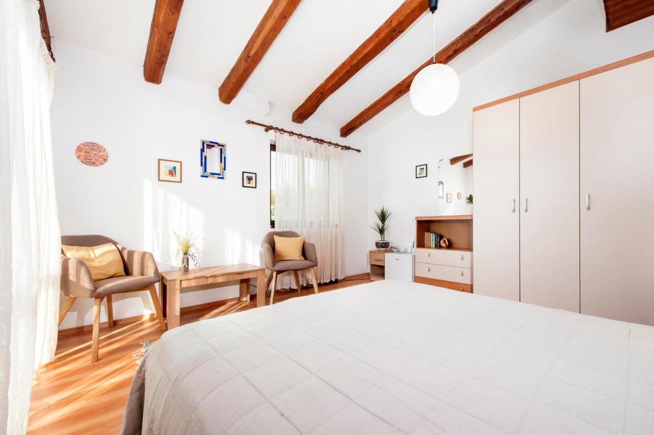 Studio And Room Tea โรวีน ภายนอก รูปภาพ