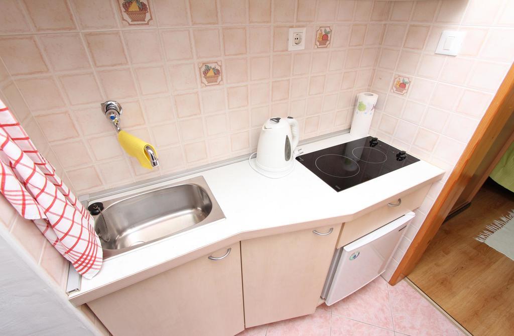 Studio And Room Tea โรวีน ภายนอก รูปภาพ