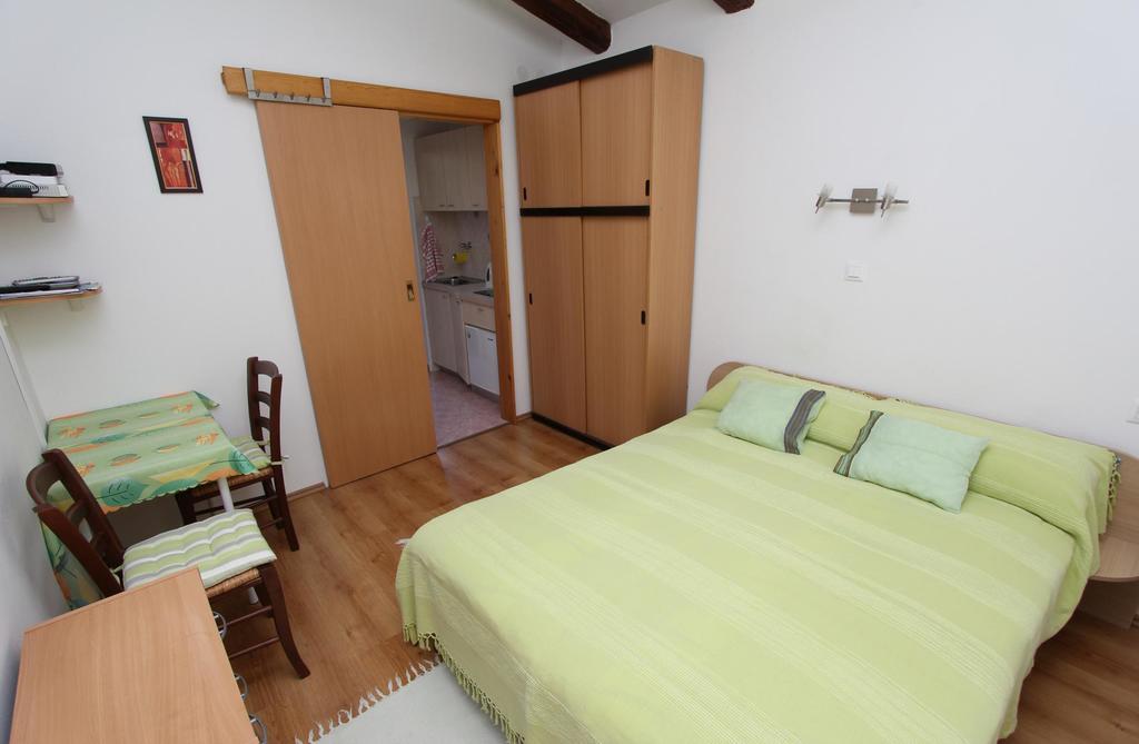 Studio And Room Tea โรวีน ภายนอก รูปภาพ